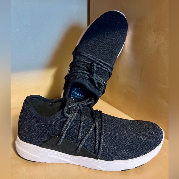 Vessi Shoes - Vessi Cityscape Ultra Lightweight Waterproof Knit Sneakers in grey/black size 8